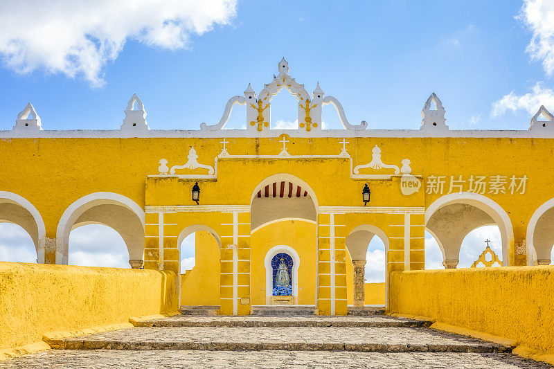 圣安东尼奥德帕多瓦圣方济会修道院在Izamal -墨西哥/ Yucatán